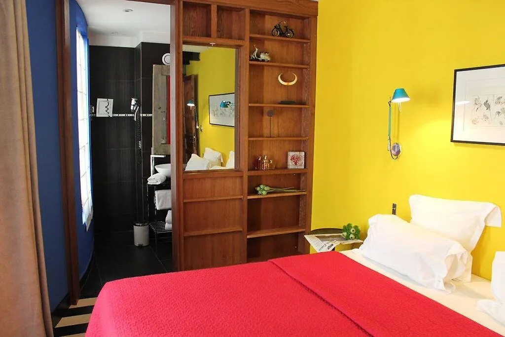 Hotel De Conti 3*